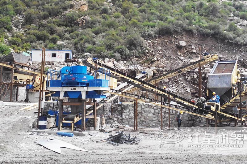 花崗巖邊角料破碎生產(chǎn)線現(xiàn)場(chǎng) 花崗巖邊角料破碎生產(chǎn)線現(xiàn)場(chǎng)