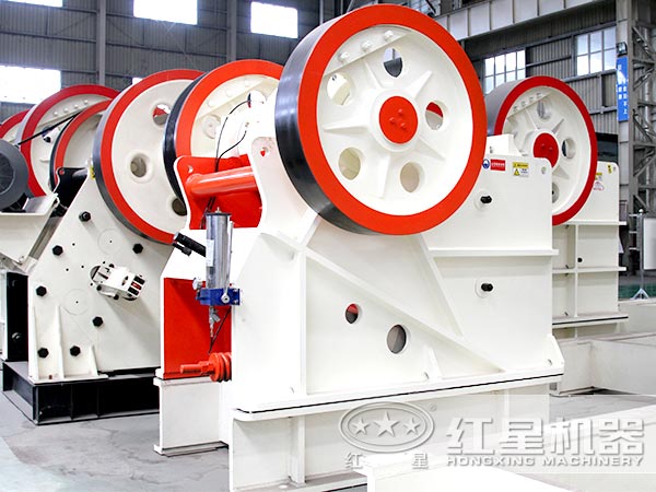 銻礦顎式破碎機(jī)生產(chǎn)車(chē)間 銻礦顎式破碎機(jī)生產(chǎn)車(chē)間