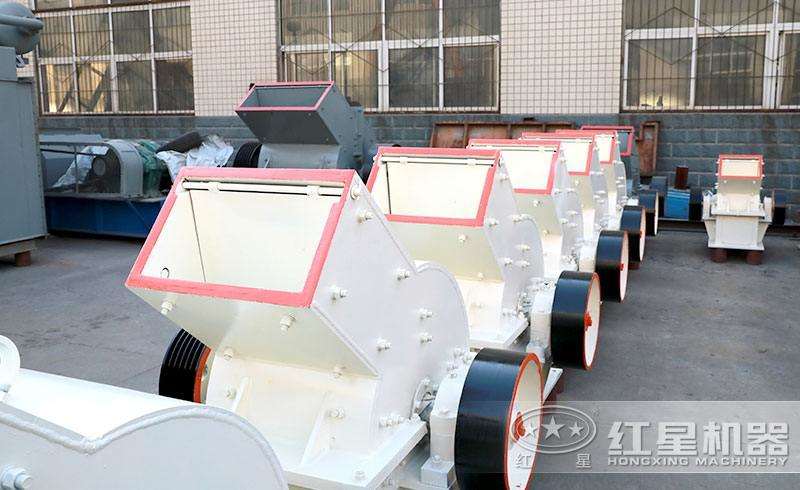 小型錘式破碎機(jī)廠家，現(xiàn)貨提供，可到場(chǎng)帶料免費(fèi)咨詢(xún)