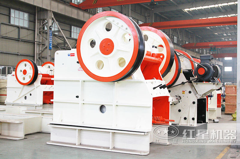 歐版鄂式破碎機(jī)，自動調(diào)節(jié)出料粒度，產(chǎn)量高粒型好