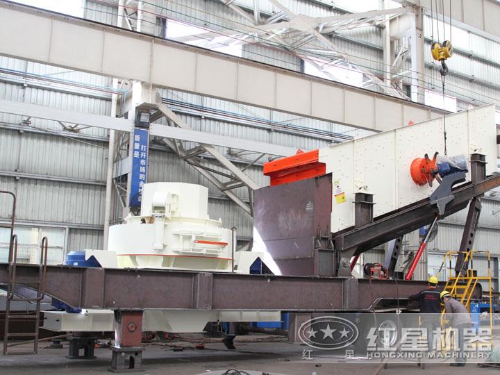 車載移動(dòng)制砂篩分一體機(jī)套上車頭就能直接行走 車載移動(dòng)制砂篩分一體機(jī)套上車頭就能直接行走