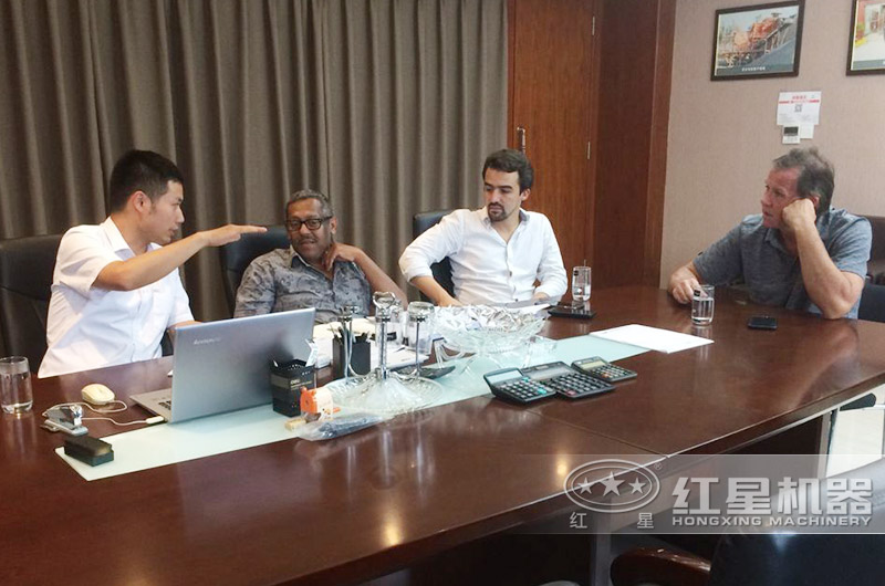 各地客戶(hù)到場(chǎng)實(shí)地考察,紅星工程技術(shù)人員為其量身定制選型 各地客戶(hù)到場(chǎng)實(shí)地考察,紅星工程技術(shù)人員為其量身定制選型