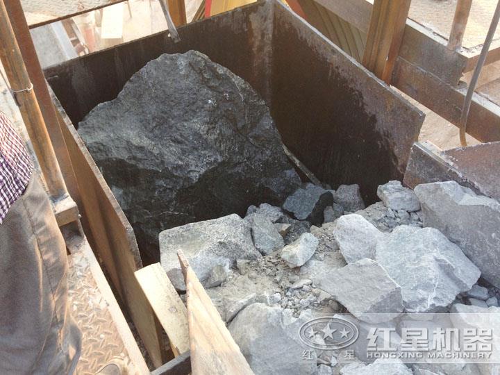 印尼尾礦加工現(xiàn)場，進(jìn)料粒度大，出料5-10mm