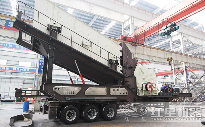 輪胎移動式河卵石破碎設備,中細碎反擊破+篩分一體機,效能高節(jié)能、綠色環(huán)保