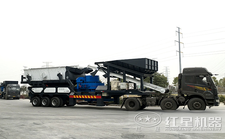 車載時產300噸鵝卵石移動制沙機上路了,移動自由更靈活