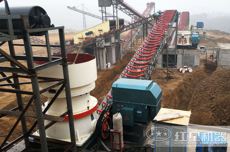 大型碎石機生產(chǎn)現(xiàn)場，遠(yuǎn)程操控，智能方便