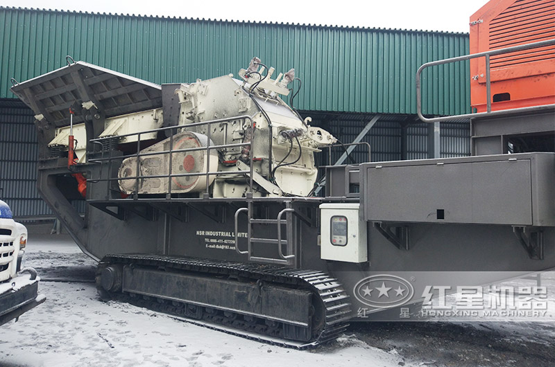 俄羅斯履帶移動細(xì)碎機作業(yè)現(xiàn)場 俄羅斯履帶移動細(xì)碎機作業(yè)現(xiàn)場