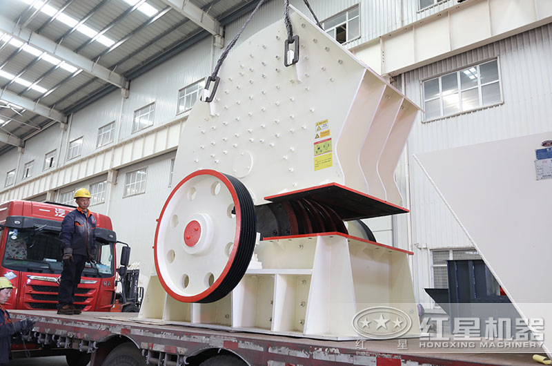 時(shí)產(chǎn)200-300噸重錘式破碎機(jī)裝車 時(shí)產(chǎn)200-300噸重錘式破碎機(jī)裝車