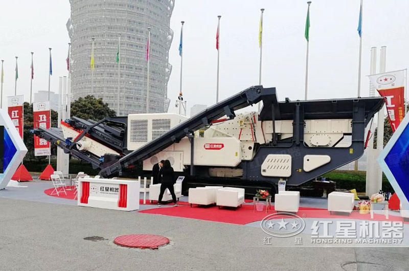 大型流動式煤炭粉碎機(jī)成品展覽現(xiàn)場 大型流動式煤炭粉碎機(jī)成品展覽現(xiàn)場