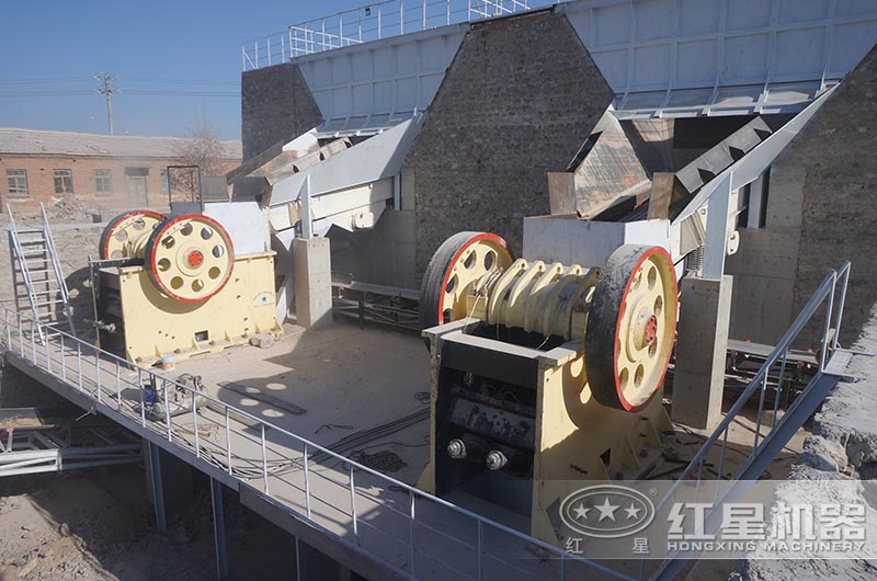顎式破碎機(jī)作業(yè)現(xiàn)場圖 顎式破碎機(jī)作業(yè)現(xiàn)場圖
