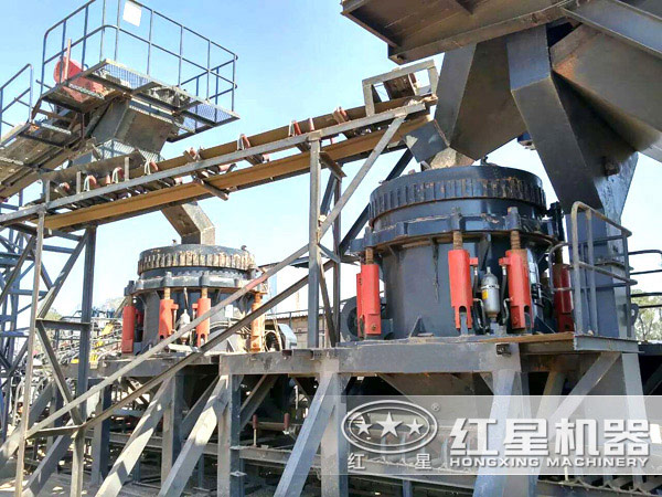 1750圓錐機(jī)作業(yè)現(xiàn)場(chǎng)圖 1750圓錐機(jī)作業(yè)現(xiàn)場(chǎng)圖