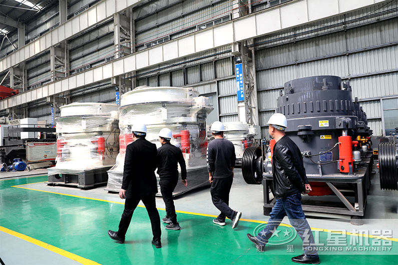 小型圓錐碎石機(jī)客戶來(lái)廠參觀 小型圓錐碎石機(jī)客戶來(lái)廠參觀