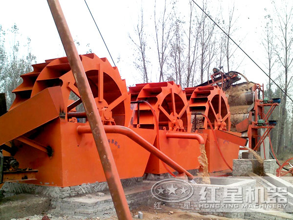 洗砂機(jī)作業(yè)現(xiàn)場(chǎng)圖 洗砂機(jī)作業(yè)現(xiàn)場(chǎng)圖