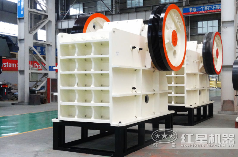 鄂式破碎機時產(chǎn)1-2200t/h,進料125-1200mm 鄂式破碎機時產(chǎn)1-2200t/h,進料125-1200mm