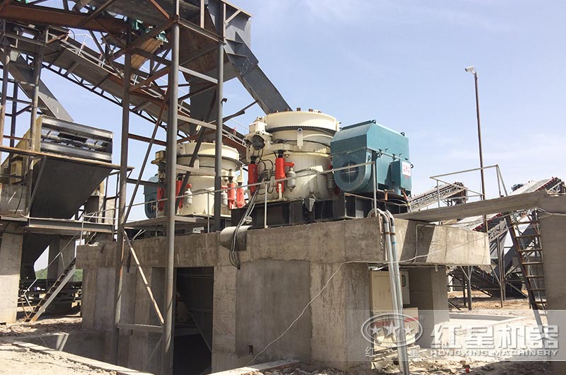 1400圓錐破碎機作業(yè)圖 1400圓錐破碎機作業(yè)圖