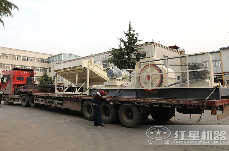 雙輥破碎機(jī)設(shè)備發(fā)貨現(xiàn)場圖 雙輥破碎機(jī)設(shè)備發(fā)貨現(xiàn)場圖