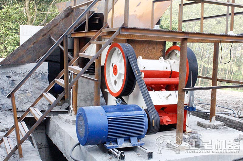 69顎式破碎機作業(yè)現場圖片 69顎式破碎機作業(yè)現場圖片