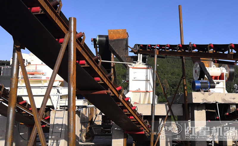 大型砂石破碎機(jī)現(xiàn)場(chǎng) 大型砂石破碎機(jī)現(xiàn)場(chǎng)