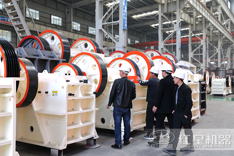 經(jīng)理陪同客戶到車間實(shí)地考察 經(jīng)理陪同客戶到車間實(shí)地考察