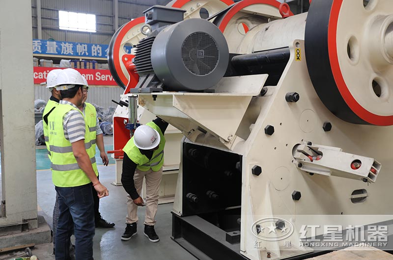 客戶到廠參觀，近距離了解設備