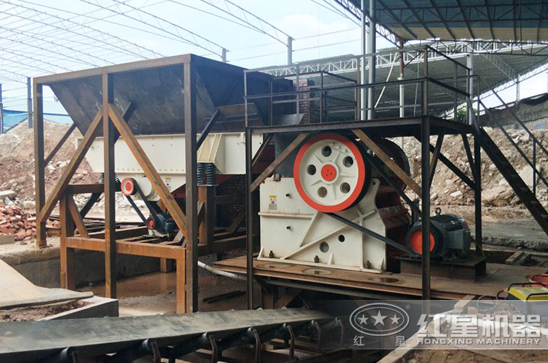 鄂式粗碎機(jī)作業(yè)現(xiàn)場圖片 鄂式粗碎機(jī)作業(yè)現(xiàn)場圖片