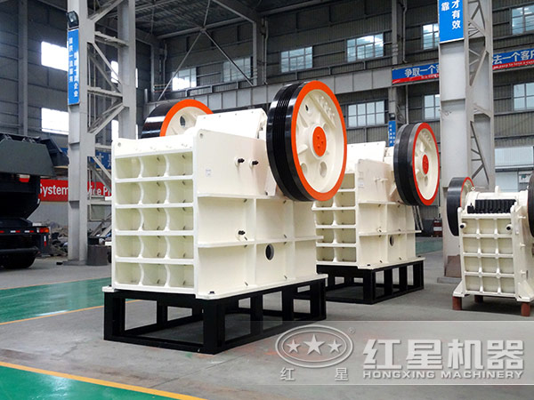 硼礦破碎機(jī)廠區(qū)實(shí)拍 硼礦破碎機(jī)廠區(qū)實(shí)拍