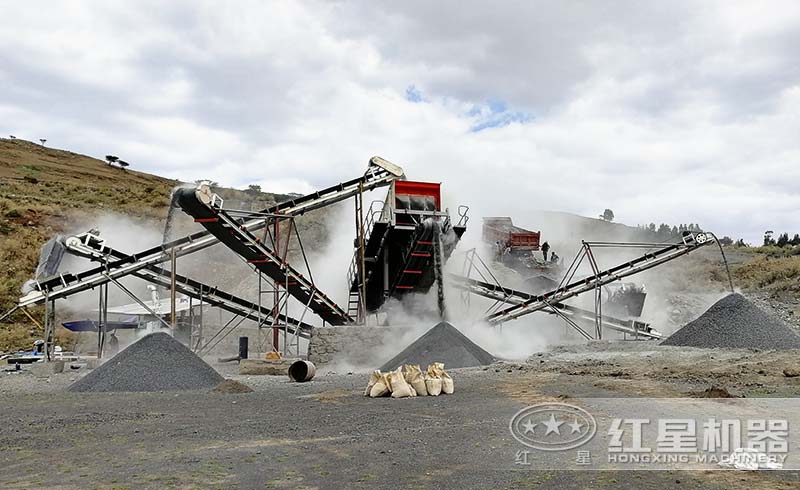 移動顎破單機作業(yè)現(xiàn)場 移動顎破單機作業(yè)現(xiàn)場