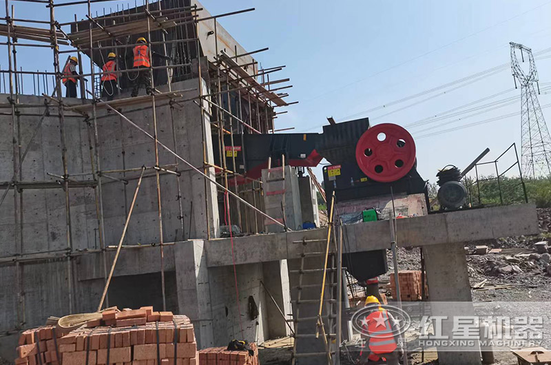 鄂式破碎機安裝現場 鄂式破碎機安裝現場
