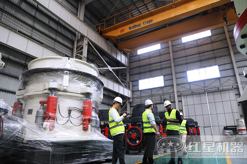 客戶來廠參觀圓錐破碎機(jī) 客戶來廠參觀圓錐破碎機(jī)