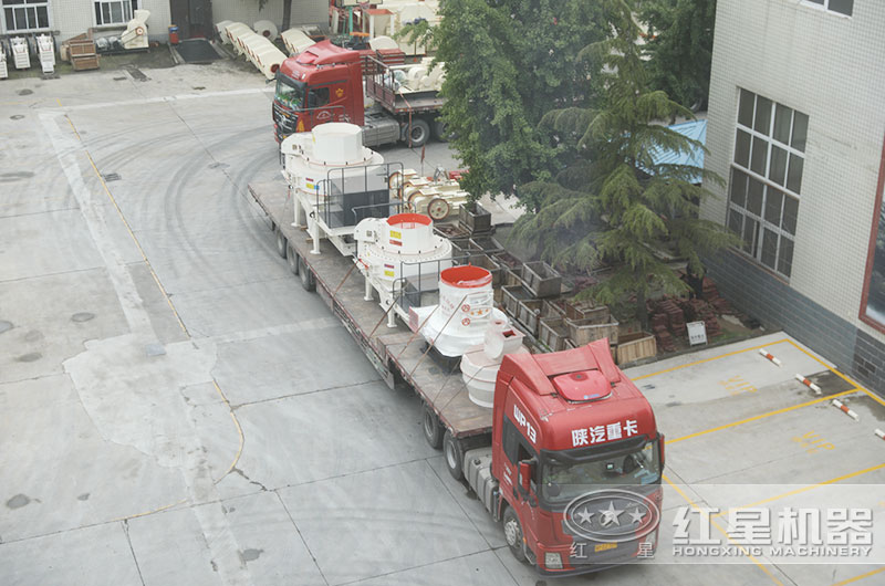 紅星成套石灰石磨粉機(jī)設(shè)備裝車發(fā)貨現(xiàn)場 紅星成套石灰石磨粉機(jī)設(shè)備裝車發(fā)貨現(xiàn)場