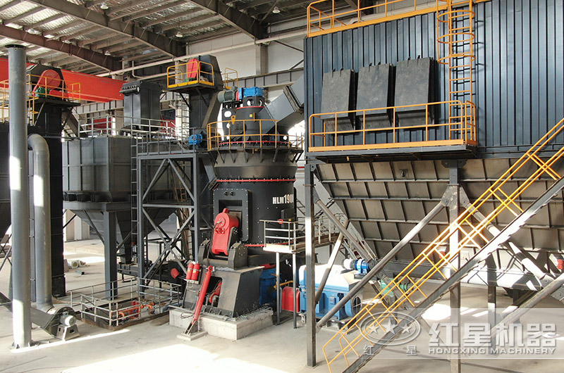 日產(chǎn)300噸石膏粉生產(chǎn)現(xiàn)場(chǎng)