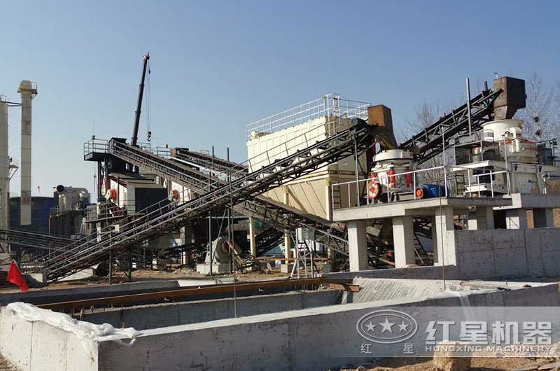 花崗巖破碎加工現場實拍 花崗巖破碎加工現場實拍