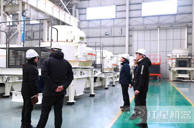 客戶一行來廠考察制砂機設備 客戶一行來廠考察制砂機設備