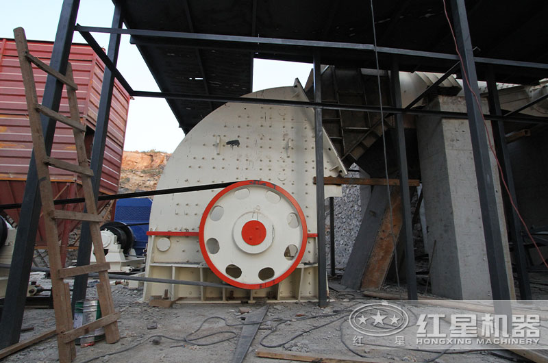 錘式破碎機作業現場 錘式破碎機作業現場